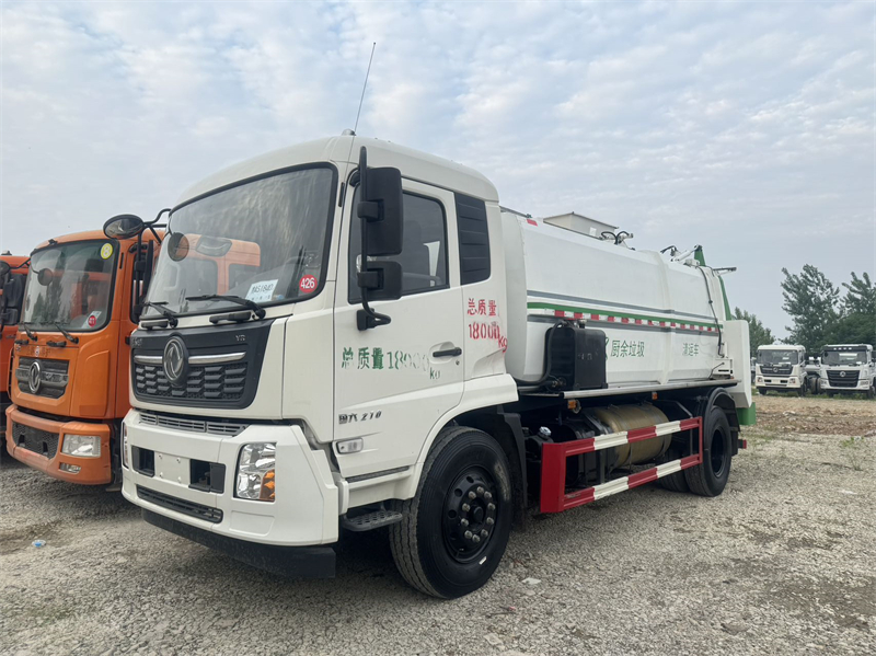 4臺(tái)餐廚垃圾車(chē)加急發(fā)往鄭州，上午簽約下午發(fā)車(chē)！！